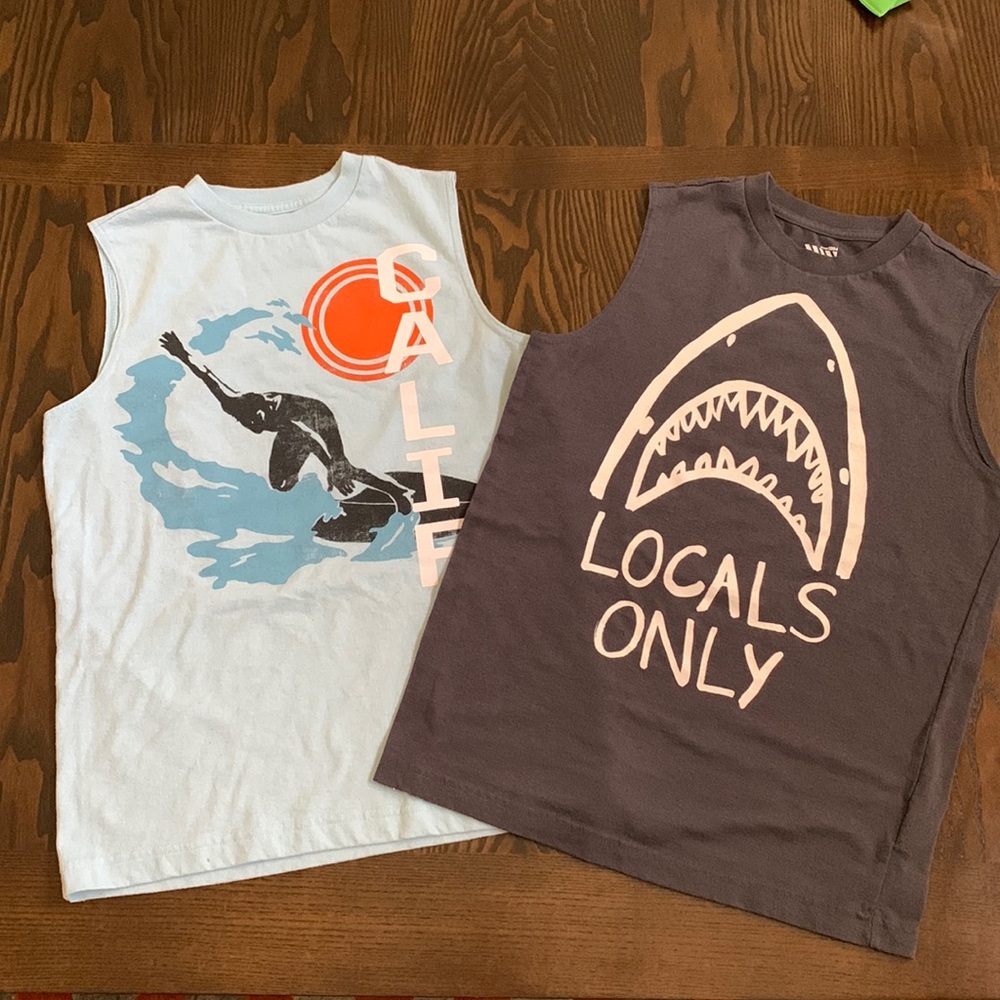 Old Navy boy’s tank T-shirt blue grey beach sleeveless L 10-12 shark surf